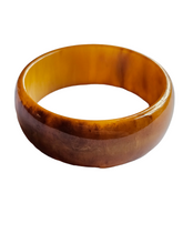 Load image into Gallery viewer, 1940s Banoffee Brown and Golden Marbled Bakelite Bangle
