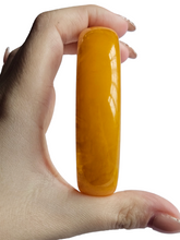 Load image into Gallery viewer, 1940s Semi Sheer Yellow Bakelite Bangle
