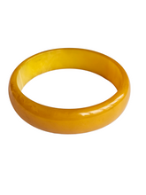 Load image into Gallery viewer, 1940s Semi Sheer Yellow Bakelite Bangle
