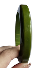 Load image into Gallery viewer, 1940s Thick Olive Greem Marbeld Unusual Shape Bakelite Bangle
