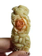 Load image into Gallery viewer, 1940s Cream and Pink Flower Celluloid Bangle
