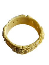 Load image into Gallery viewer, 1940s Chunky Celluloid Rose Bangle

