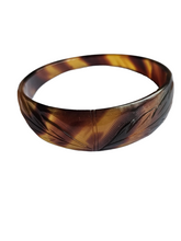 Load image into Gallery viewer, 1920s/1930s Carved Brown Graduated Bangle

