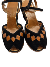Load image into Gallery viewer, 1940s Wounded Black and Tan Wedge Sandals
