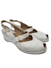 Load image into Gallery viewer, 1940s White Leather Slingback Sandal Shoes
