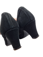 Load image into Gallery viewer, 1940s Black Suede Cut Out Shoes
