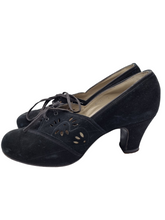 Load image into Gallery viewer, 1940s Black Suede Cut Out Shoes
