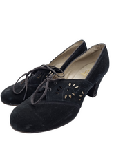Load image into Gallery viewer, 1940s Black Suede Cut Out Shoes
