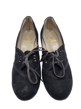 Load image into Gallery viewer, 1940s Black Suede Cut Out Shoes
