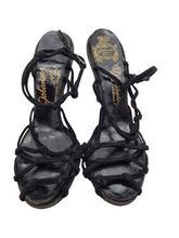 Load image into Gallery viewer, Late 1940s Early 1950s Black Suede Lattice Strappy Shoes
