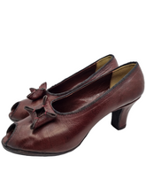 Load image into Gallery viewer, 1940s Oxblood Dark Red Leather Court Shoes
