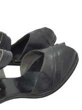 Load image into Gallery viewer, 1940s Deadstock Black Leather Cross Over Vamp Shoes
