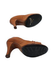 Load image into Gallery viewer, 1940s Tan Peep Toe Leather Court Shoes With Bow
