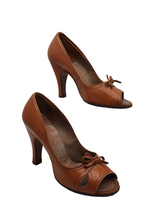 Load image into Gallery viewer, 1940s Tan Peep Toe Leather Court Shoes With Bow
