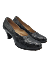 Load image into Gallery viewer, Late 1940s Black Mock Croc Court Shoes
