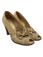 Load image into Gallery viewer, 1940s Canvas and Mesh Cream/Beige Peep Toe Court Shoes With Bow
