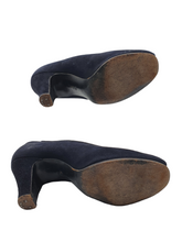 Load image into Gallery viewer, 1940s Navy Blue Suede Peep Toe Court Shoes
