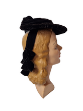 Load image into Gallery viewer, 1940s Black Velvet Hat With Huge Bow
