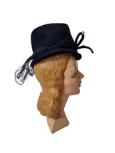 Load image into Gallery viewer, 1940s Navy Blue Felt Topper Hat With Raffia Pieces
