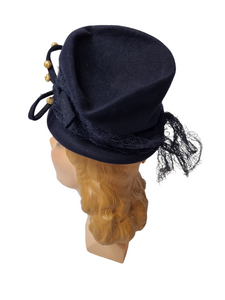 1940s Navy Blue Felt Topper Hat With Raffia Pieces