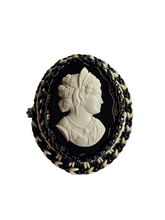 Load image into Gallery viewer, 1940s Chunky Thick Make Do and Mend Wirework Brooch
