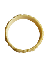 Load image into Gallery viewer, 1940s Celluloid Flower Bangle
