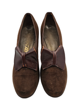 Load image into Gallery viewer, 1940s Dark Brown CC41 Suede Bow Shoes
