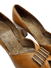 Load image into Gallery viewer, 1940s Cinnamon/Tan Leather Court Shoes
