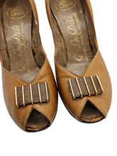 Load image into Gallery viewer, 1940s Cinnamon/Tan Leather Court Shoes
