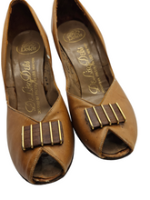 Load image into Gallery viewer, 1940s Cinnamon/Tan Leather Court Shoes
