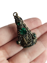 Load image into Gallery viewer, 1930s Czech Green Glass Filigree Pendant/Drop
