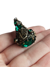 Load image into Gallery viewer, 1930s Czech Green Glass Filigree Pendant/Drop
