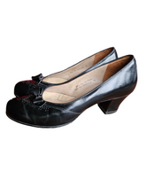 Load image into Gallery viewer, 1940s Black Leather Bow Shoes
