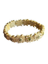 Load image into Gallery viewer, 1940s Carved Edelweiss Stretchy Bracelet

