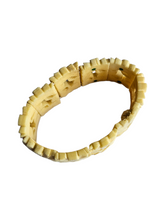 Load image into Gallery viewer, 1940s Carved Flower Stretchy Bracelet
