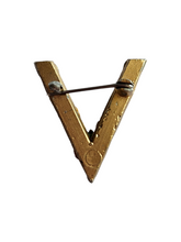 Load image into Gallery viewer, 1940s World War Two V For Victory Barbola Brooch
