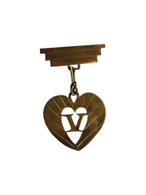 Load image into Gallery viewer, 1940s World War Two V For Victory Heart Dangle Brooch
