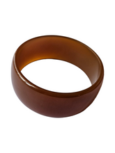 Load image into Gallery viewer, 1940s Caramel/Olive Brown/Green Bakelite Bangle
