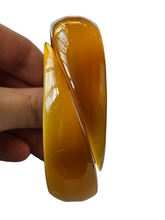 Load image into Gallery viewer, 1940s Iced Tea Lucite Bangle
