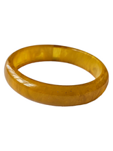 Load image into Gallery viewer, 1940s Sheer Yellow Marbled Bakelite Bangle
