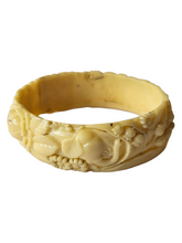 Load image into Gallery viewer, 1940s Elephant Celluloid Bangle

