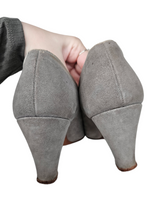 Load image into Gallery viewer, 1940s Pale Grey Suede Button Court Shoes

