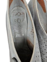 Load image into Gallery viewer, 1940s Pale Grey Suede Button Court Shoes
