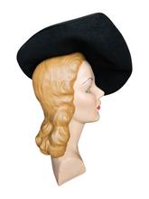 Load image into Gallery viewer, 1940s Black and Red Felt Tilt Hat
