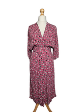 Load image into Gallery viewer, 1940s Pink, Black and White Leaf Print Crepe Dress
