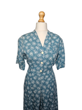 Load image into Gallery viewer, 1940s Teal and White Novelty Hat Print Dress
