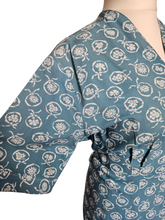 Load image into Gallery viewer, 1940s Teal and White Novelty Hat Print Dress
