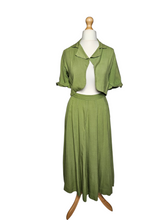 Load image into Gallery viewer, 1940s Dark Chartreuse Summer Suit
