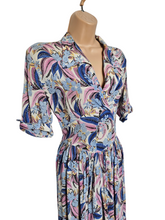 Load image into Gallery viewer, 1940s Blue Pink Leaf/Feather Crepe Dress
