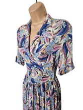 Load image into Gallery viewer, 1940s Blue Pink Leaf/Feather Crepe Dress
